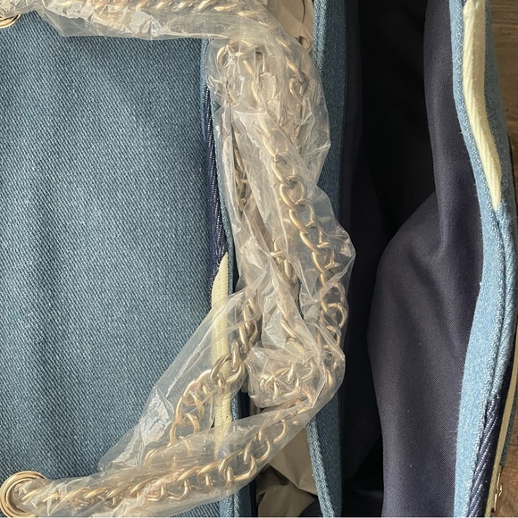 Akira Handbag - Picture 8 of 10